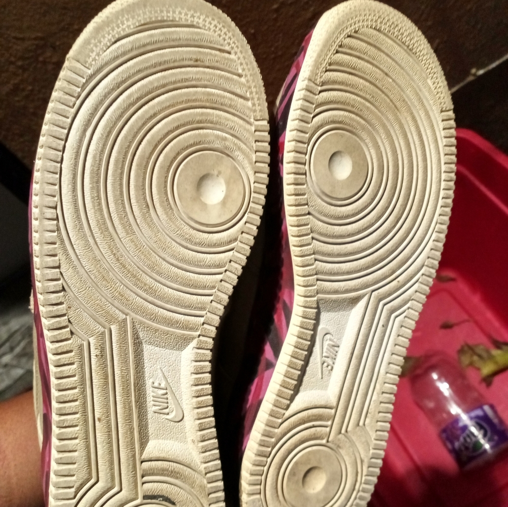 Sneakers - Picture 12 of 16
